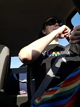 Snapshot of PearMaki chatting on March 3, 2:24 pm PearMaki online show from March 3, 2:24 pm