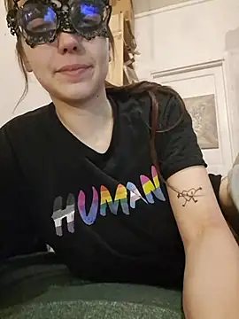 Snapshot of PearMaki chatting on February 7, 10:29 pm PearMaki online show from February 7, 10:29 pm