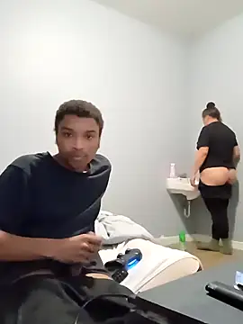 Snapshot of Cubanbbc4u chatting on December 28, 5:02 am Cubanbbc4u online show from December 28, 5:02 am