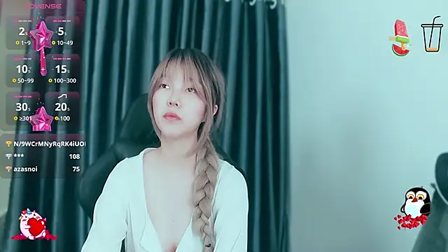 -Poison-Ivy- online show from January 3, 12:40 pm