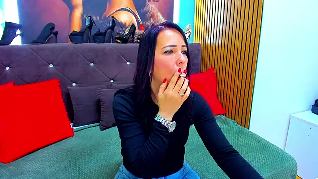 LauraSin online show from May 13, 3:24 am