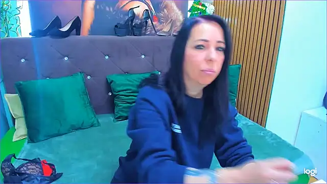 LauraSin online show from December 20, 4:15 am