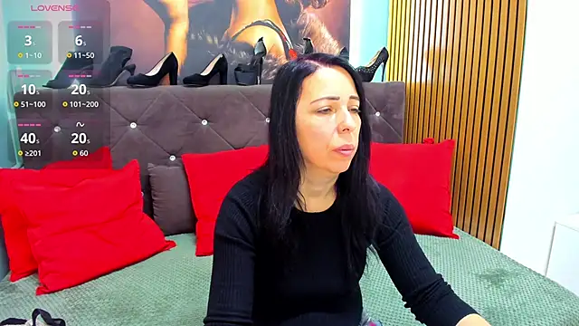 LauraSin online show from February 12, 5:18 am