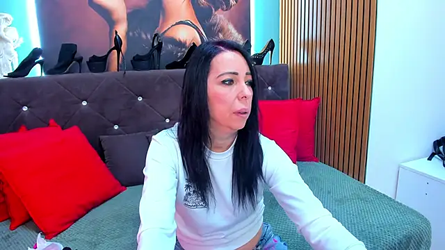 LauraSin online show from February 24, 4:24 am