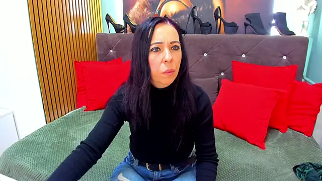 LauraSin online show from February 18, 7:21 pm