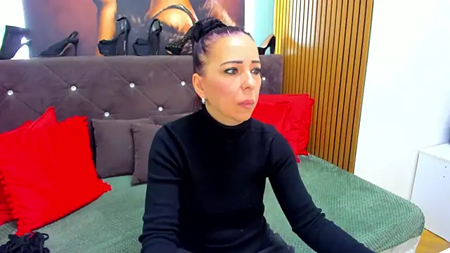 LauraSin online show from March 28, 4:46 am