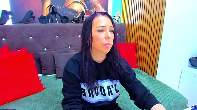 LauraSin online show from May 20, 6:05 pm