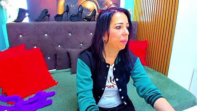 LauraSin online show from May 14, 3:36 am