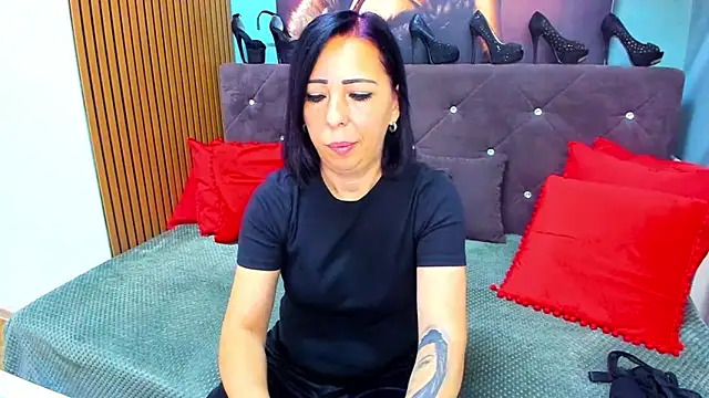 Snapshot of LauraSin chatting on July 16, 3:25 am LauraSin online show from July 16, 3:25 am