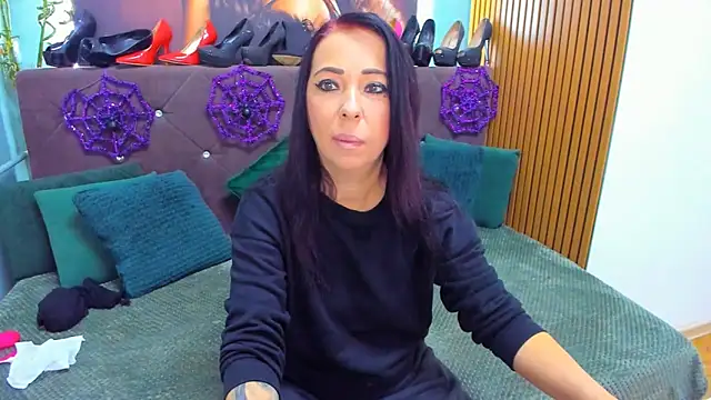 LauraSin online show from October 27, 4:46 am