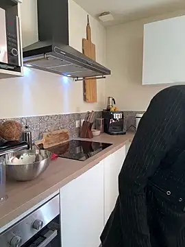 lola tentatiion online show from March 12, 9:02 am