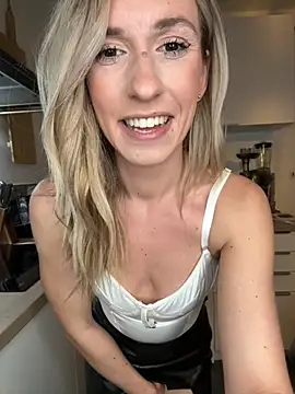 lola tentatiion online show from November 16, 8:02 pm