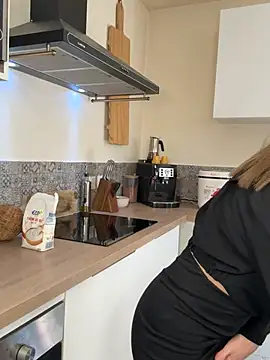 lola tentatiion online show from March 9, 9:35 am