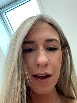 lola tentatiion online show from December 20, 7:55 am