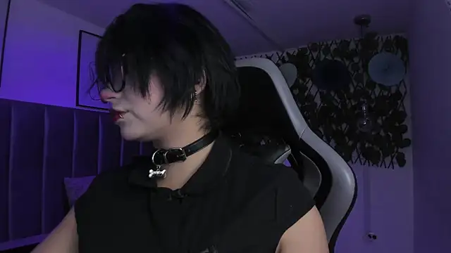 Kitty Gang online show from May 13, 1:23 am