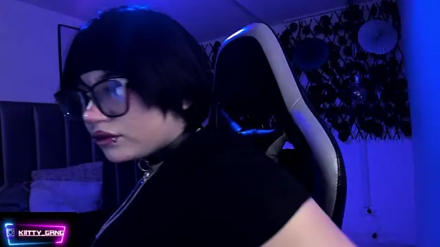 Kitty Gang online show from April 8, 2:24 am