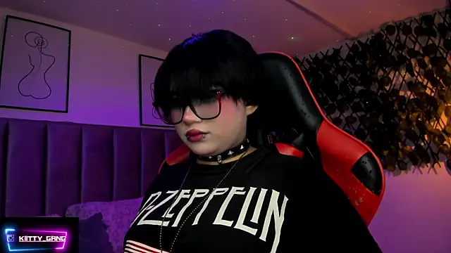 Snapshot of Kitty_Gang chatting on February 5, 1:23 am Kitty Gang online show from February 5, 1:23 am