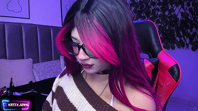 Snapshot of Kitty_Gang chatting on February 17, 1:47 am Kitty Gang online show from February 17, 1:47 am