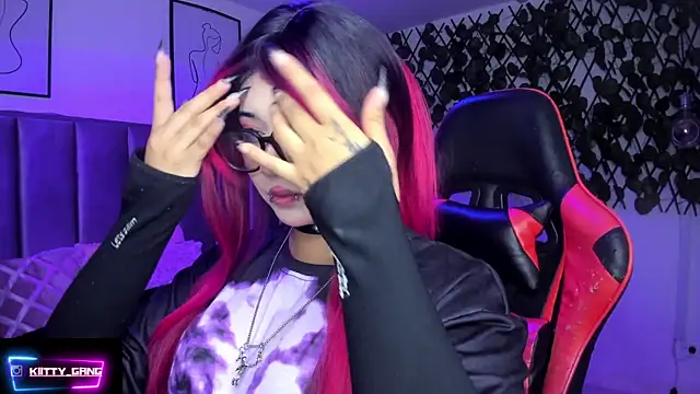 Snapshot of Kitty_Gang chatting on February 13, 1:27 am Kitty Gang online show from February 13, 1:27 am