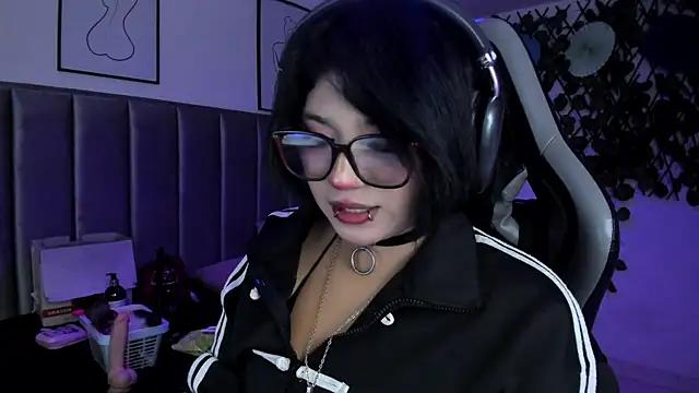 Snapshot of Kitty_Gang chatting on July 7, 6:47 am Kitty Gang online show from July 7, 6:47 am