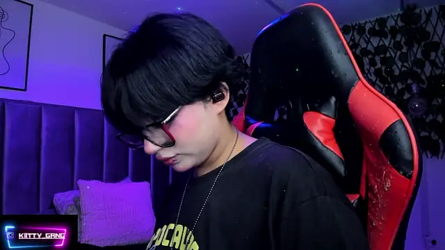 Snapshot of Kitty_Gang chatting on February 3, 6:40 am Kitty Gang online show from February 3, 6:40 am