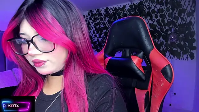 Snapshot of Kitty_Gang chatting on February 14, 1:28 am Kitty Gang online show from February 14, 1:28 am