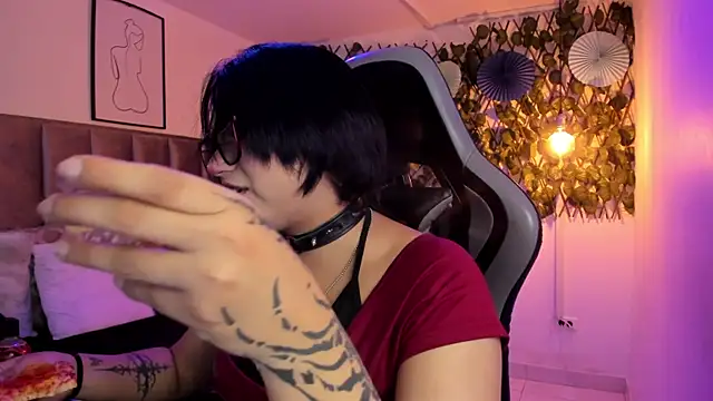 Kitty Gang online show from April 28, 2:27 am