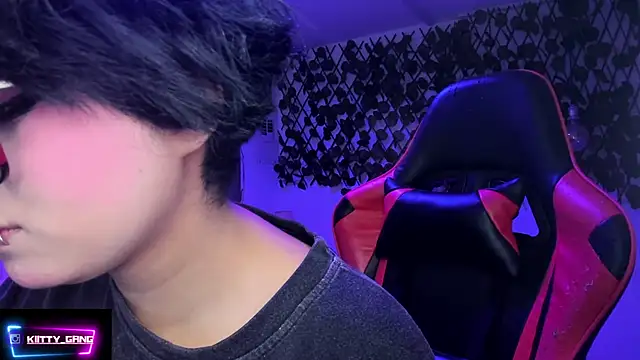 Snapshot of Kitty_Gang chatting on February 28, 2:22 am Kitty Gang online show from February 28, 2:22 am