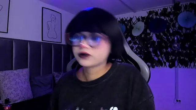 Kitty Gang online show from April 29, 1:54 am