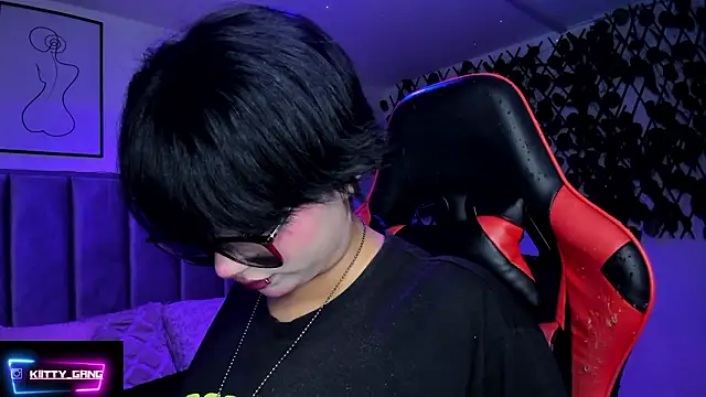 Snapshot of Kitty_Gang chatting on February 3, 2:10 am Kitty Gang online show from February 3, 2:10 am