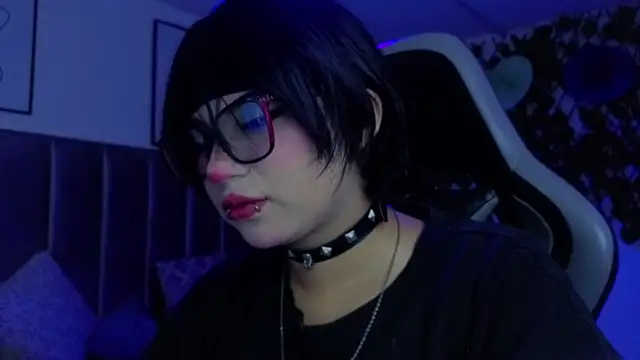 Kitty Gang online show from May 6, 1:42 am