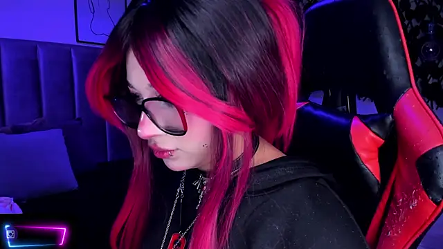 Snapshot of Kitty_Gang chatting on December 17, 2:27 am Kitty Gang online show from December 17, 2:27 am