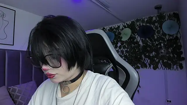 Kitty Gang online show from June 3, 1:17 am