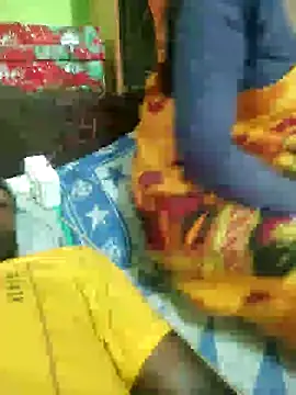 Snapshot of indiancouple09 chatting on February 1, 9:43 am indiancouple09 online show from February 1, 9:43 am