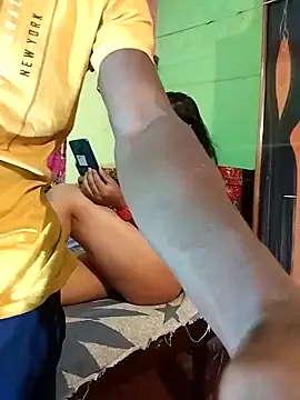 Snapshot of indiancouple09 chatting on March 1, 4:33 pm indiancouple09 online show from March 1, 4:33 pm