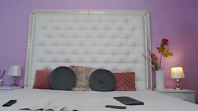 Lenna Paul online show from November 3, 4:50 am