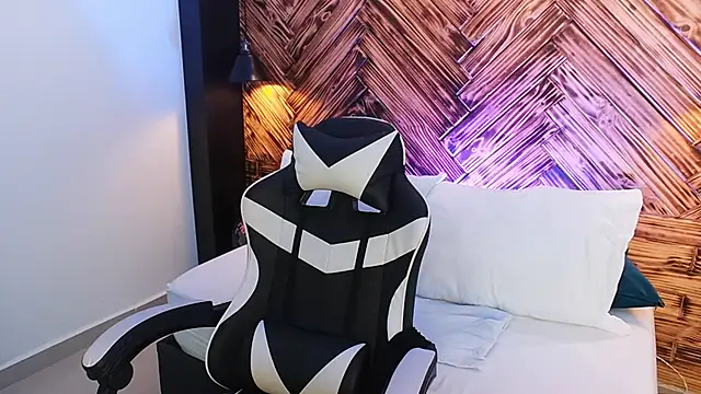 emma collson online show from November 22, 12:10 am