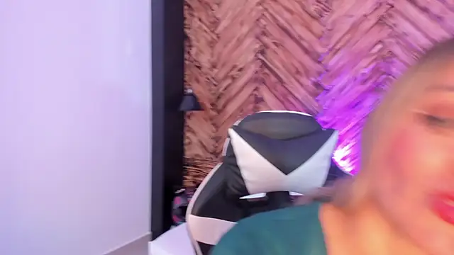 emma collson online show from November 27, 12:11 am