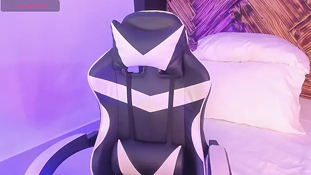 emma collson online show from November 15, 8:35 pm