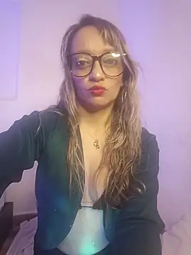 emma collson online show from March 3, 8:05 pm