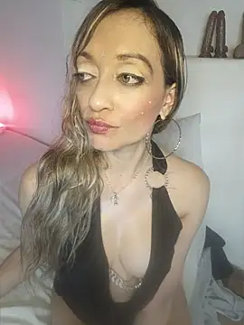 emma collson online show from April 9, 2:35 am