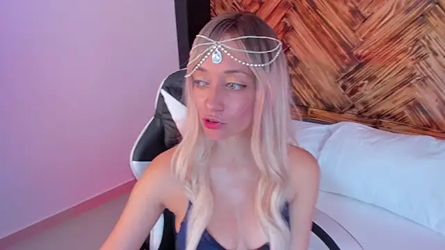 emma collson online show from November 10, 4:23 pm