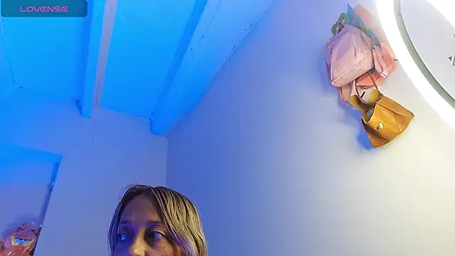 emma collson online show from December 3, 8:52 pm