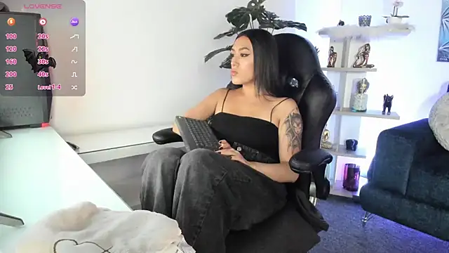 Snapshot of BaphyBaby chatting on November 7, 7:18 pm BaphyBaby online show from November 7, 7:18 pm