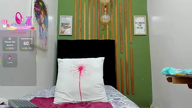 Cindy milf online show from March 12, 10:03 pm