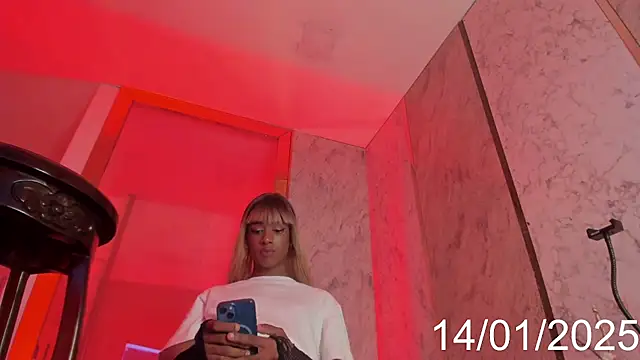 Snapshot of Doll_Isaa chatting on January 14, 8:31 am Doll Isaa online show from January 14, 8:31 am