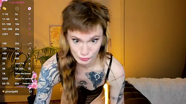 Snapshot of Fog_Foggy_Love chatting on October 14, 9:04 pm Fog Foggy Love online show from October 14, 9:04 pm