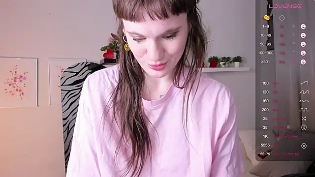 Snapshot of Fog_Foggy_Love chatting on February 20, 3:34 am Fog Foggy Love online show from February 20, 3:34 am