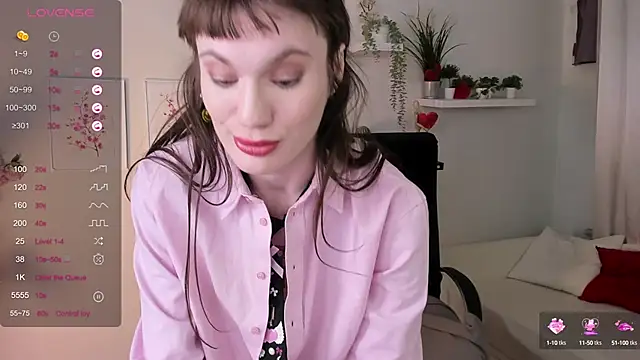 Snapshot of Fog_Foggy_Love chatting on February 16, 12:19 am Fog Foggy Love online show from February 16, 12:19 am