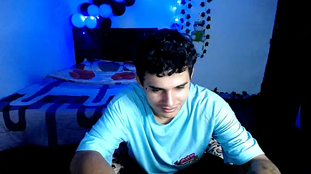 Snapshot of freddy_romas chatting on October 20, 3:41 am freddy romas online show from October 20, 3:41 am